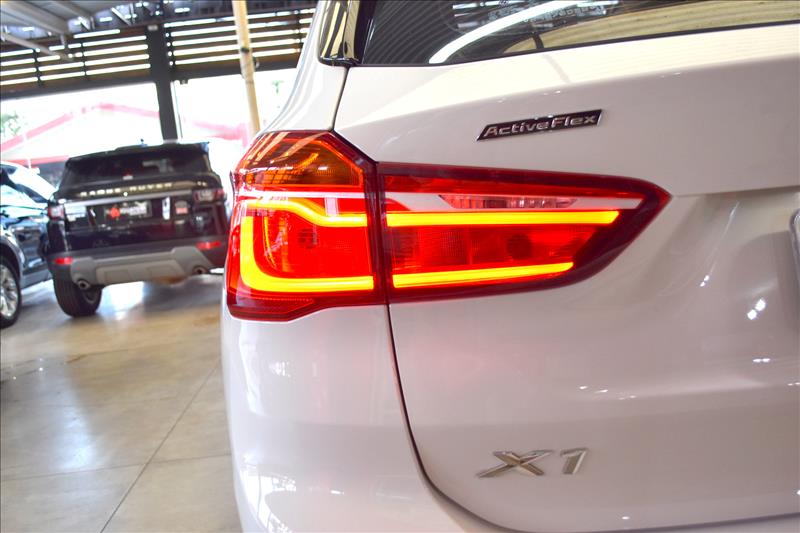 BMW X1 2.0 16V Turbo Activeflex Sdrive20i X-line-19 - Loja de Veículos - 0