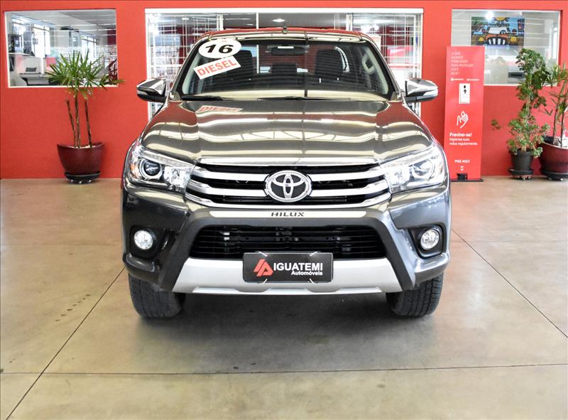 Compre já TOYOTA HILUX 2.8 SRX 4X4 CD 16VLoja de Veículos