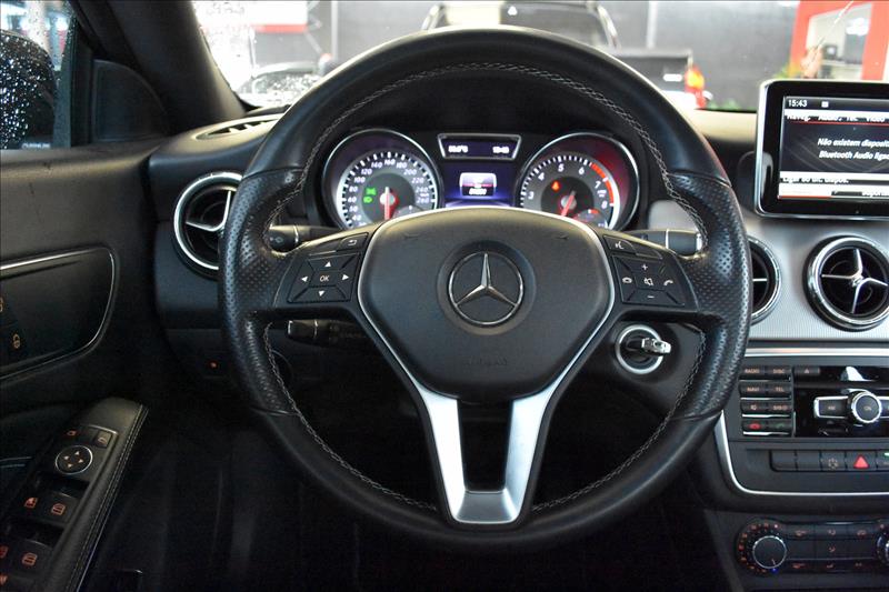 MERCEDES-BENZ CLA 200 1.6 First Edition Turbo-7 - Loja de Veículos - 0