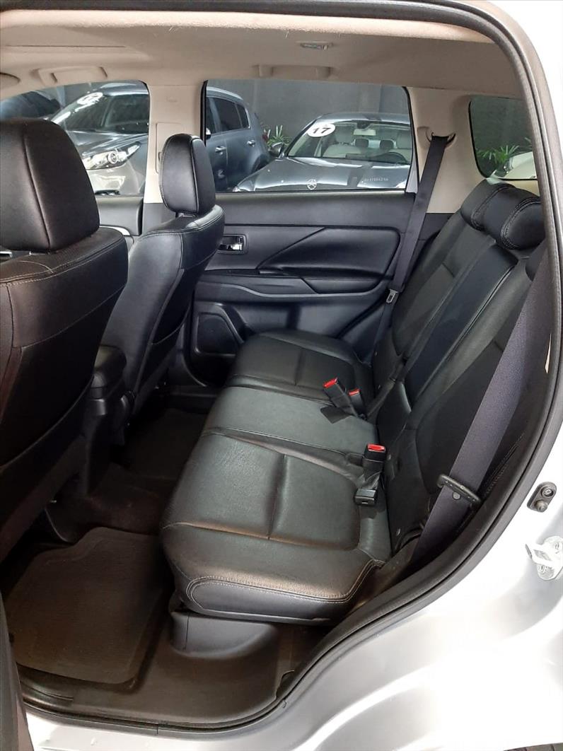 MITSUBISHI OUTLANDER 2.0 16V-5 - Loja de Veículos - 0