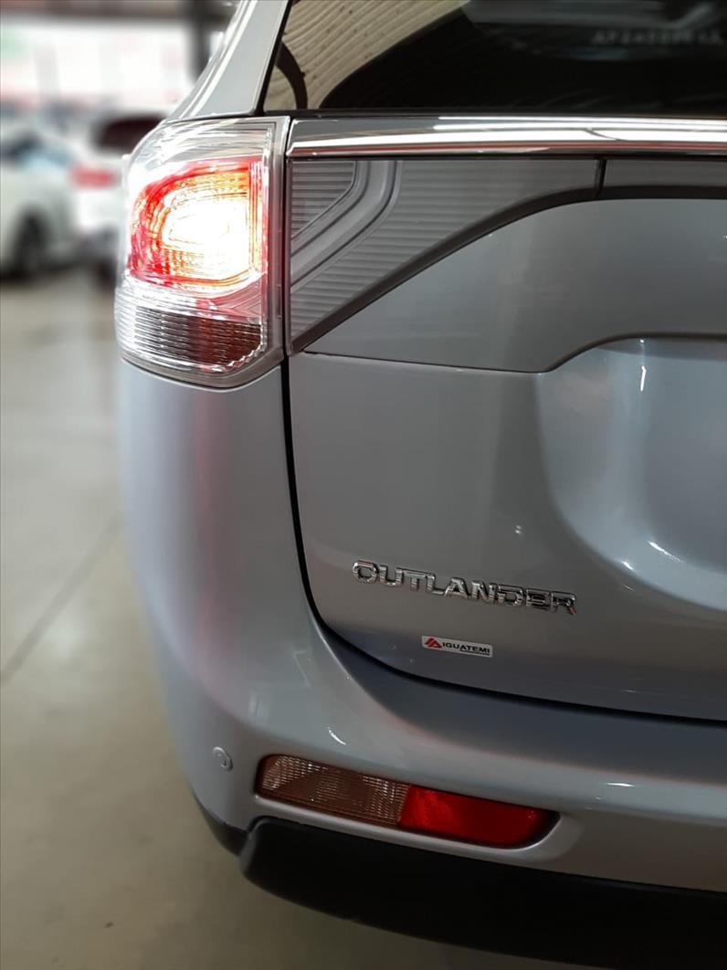 MITSUBISHI OUTLANDER 2.0 16V-16 - Loja de Veículos - 0