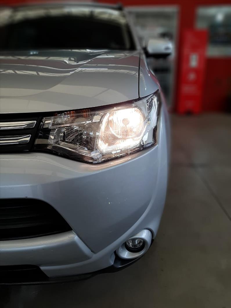 MITSUBISHI OUTLANDER 2.0 16V-15 - Loja de Veículos - 0