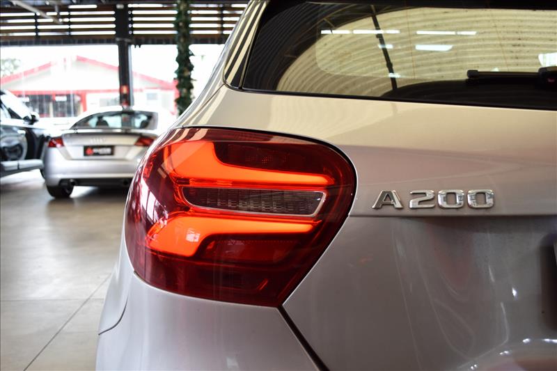 MERCEDES-BENZ A 200 1.6 CGI 7g-dct-17 - Loja de Veículos - 0