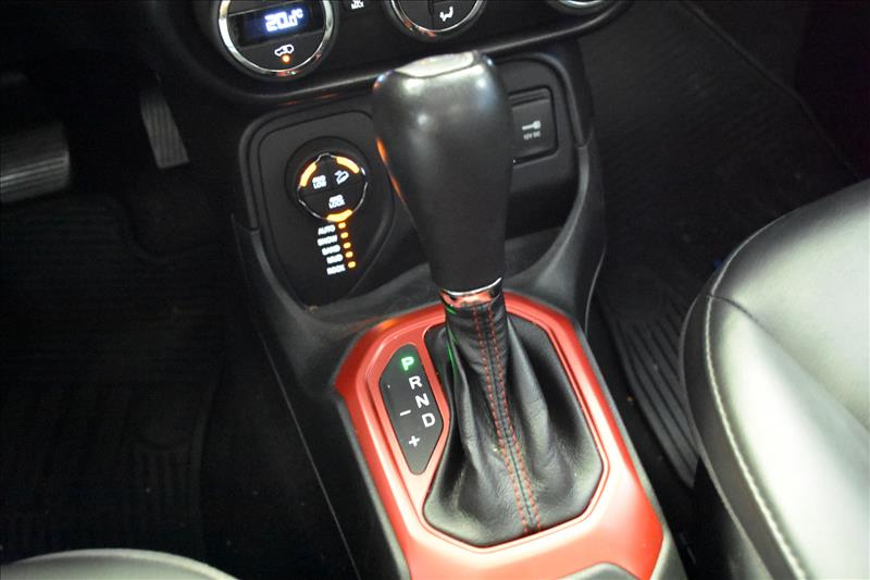 JEEP RENEGADE 2.0 16V Turbo Trailhawk 4X4-10 - Loja de Veículos - 0