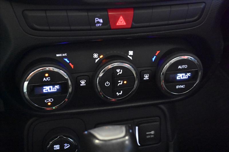 JEEP RENEGADE 2.0 16V Turbo Trailhawk 4X4-17 - Loja de Veículos - 0