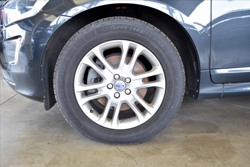 VOLVO XC60 2.0 T5 Momentum-11 - Loja de Veículos - 4