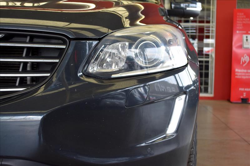 VOLVO XC60 2.0 T5 Momentum-10 - Loja de Veículos - 4