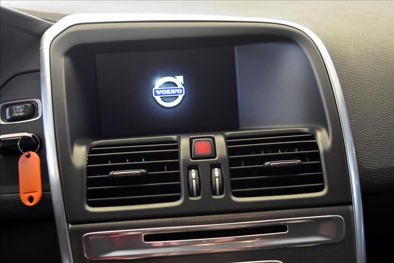 VOLVO XC60 2.0 T5 Momentum-6 - Loja de Veículos - 4