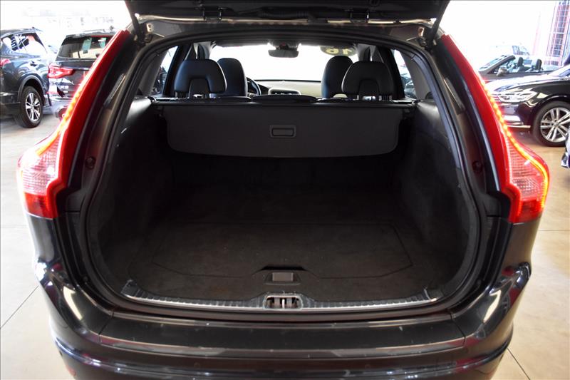 VOLVO XC60 2.0 T5 Momentum-12 - Loja de Veículos - 4