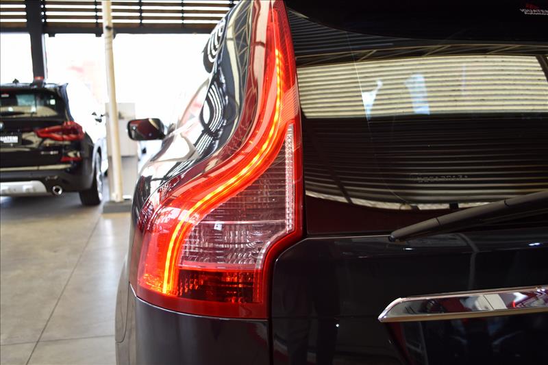 VOLVO XC60 2.0 T5 Momentum-14 - Loja de Veículos - 4