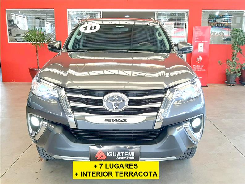 Compre já TOYOTA HILUX SW4 2.7 SRV 7 Lugares 4X2 16VLoja de Veículos