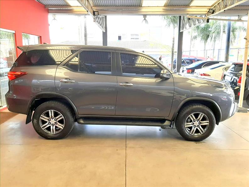 TOYOTA HILUX SW4 2.7 SRV 7 Lugares 4X2 16V-3 - Loja de Veículos - 0