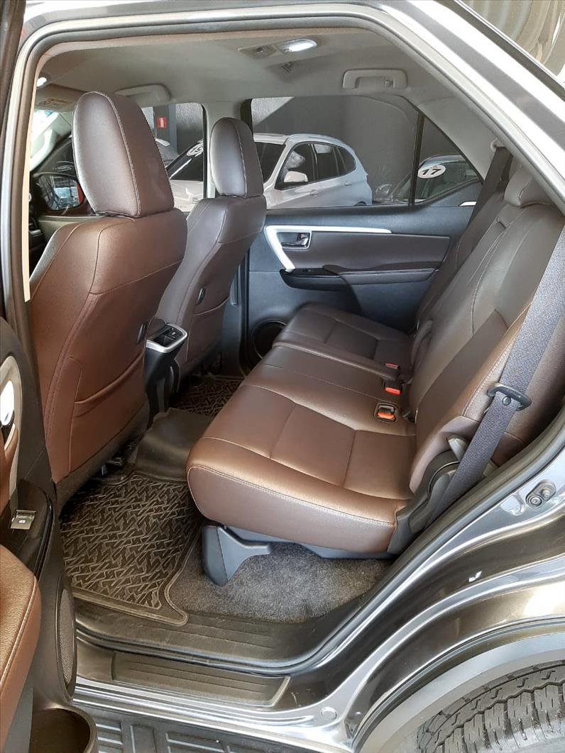 TOYOTA HILUX SW4 2.7 SRV 7 Lugares 4X2 16V-5 - Loja de Veículos - 0