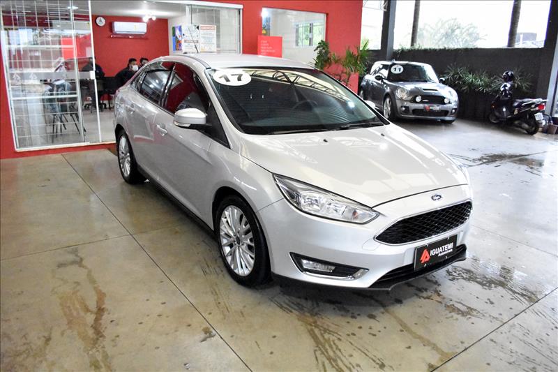 FORD FOCUS 2.0 SE Fastback 16V-2 - Loja de Veículos - 0