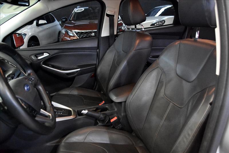 FORD FOCUS 2.0 SE Fastback 16V-4 - Loja de Veículos - 0