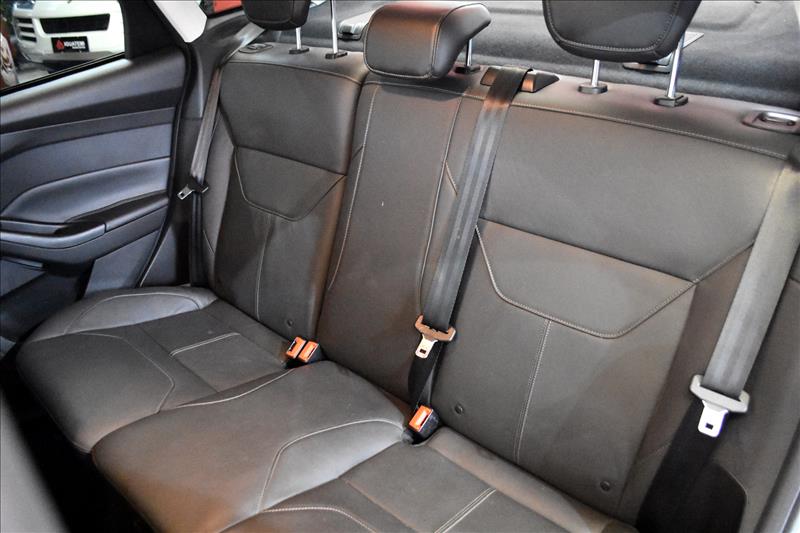 FORD FOCUS 2.0 SE Fastback 16V-5 - Loja de Veículos - 0