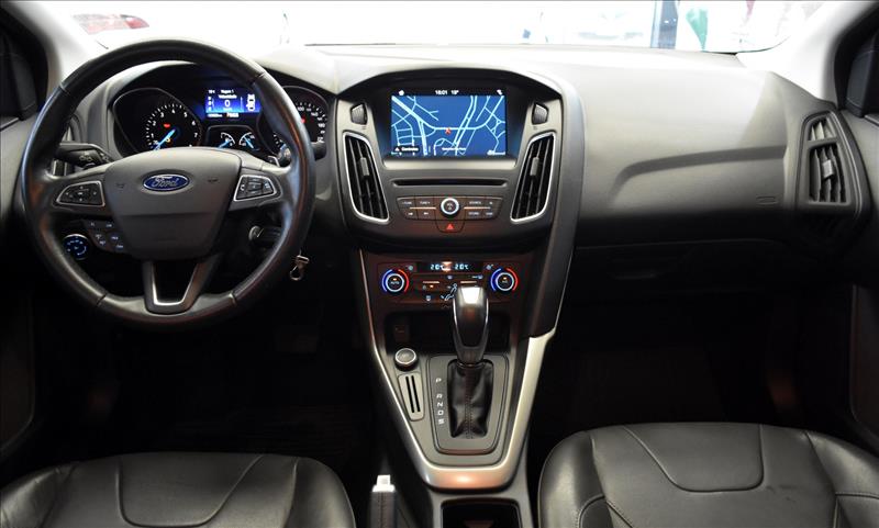 FORD FOCUS 2.0 SE Fastback 16V-6 - Loja de Veículos - 0