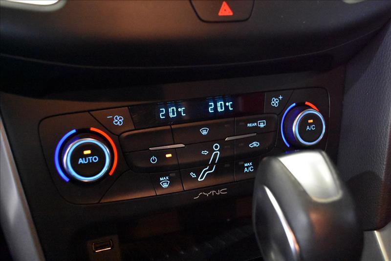 FORD FOCUS 2.0 SE Fastback 16V-9 - Loja de Veículos - 0