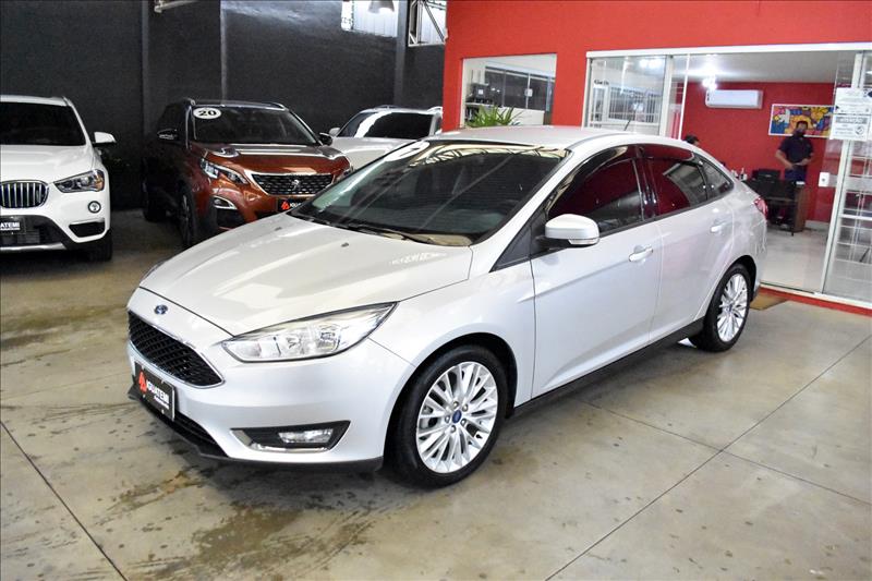 FORD FOCUS 2.0 SE Fastback 16V-11 - Loja de Veículos - 0