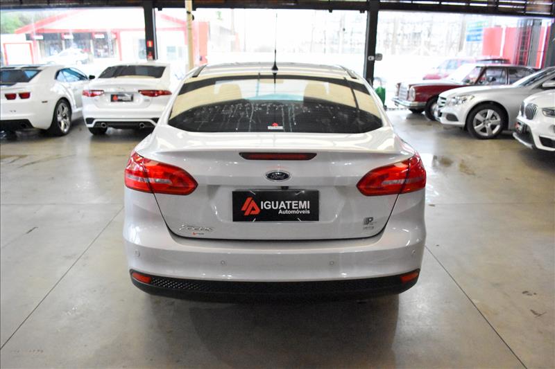 FORD FOCUS 2.0 SE Fastback 16V-13 - Loja de Veículos - 0