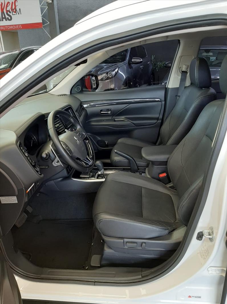 MITSUBISHI OUTLANDER 2.0 Comfort 16V-4 - Loja de Veículos - 0