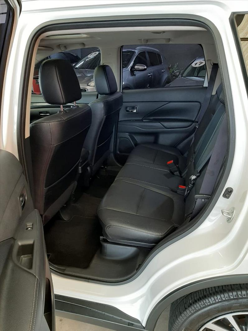MITSUBISHI OUTLANDER 2.0 Comfort 16V-5 - Loja de Veículos - 0