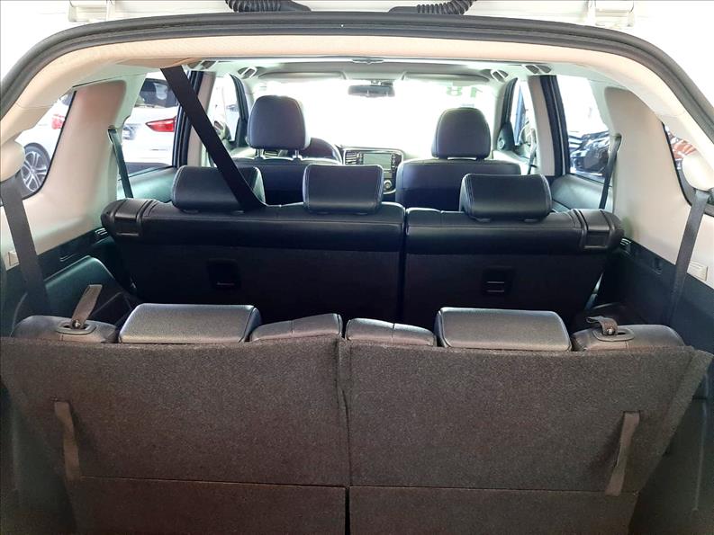MITSUBISHI OUTLANDER 2.0 Comfort 16V-10 - Loja de Veículos - 0