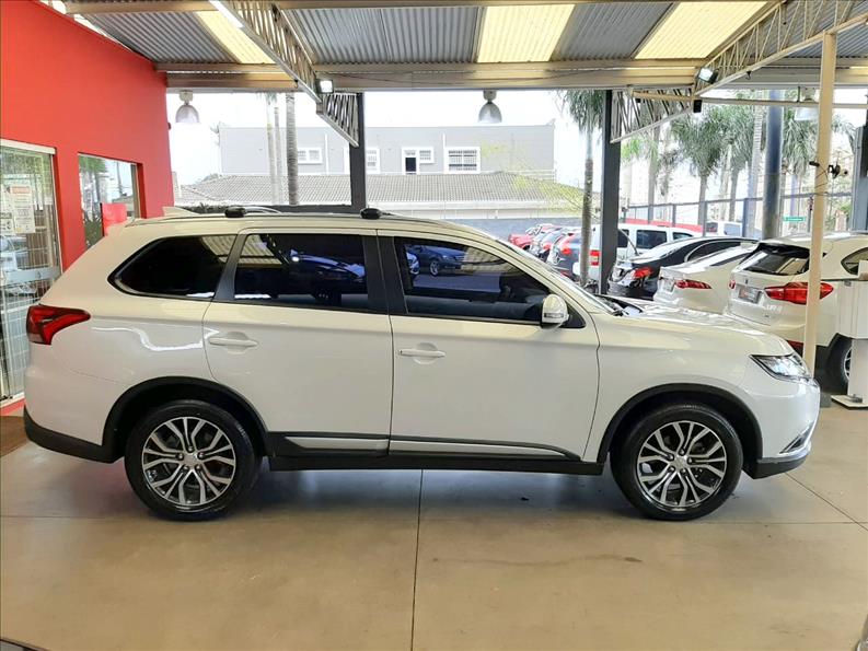 MITSUBISHI OUTLANDER 2.0 Comfort 16V-3 - Loja de Veículos - 0