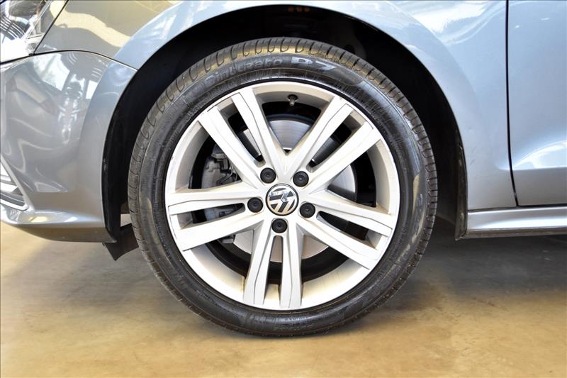 VOLKSWAGEN JETTA 2.0 TSI Highline 211cv-18 - Loja de Veículos - 0