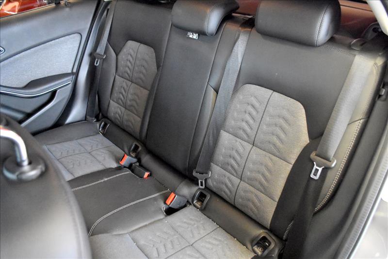 MERCEDES-BENZ GLA 200 1.6 CGI Style 7g-dct-5 - Loja de Veículos - 0