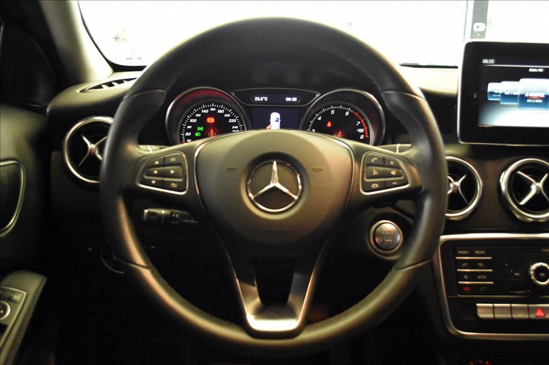 MERCEDES-BENZ GLA 200 1.6 CGI Style 7g-dct-7 - Loja de Veículos - 0