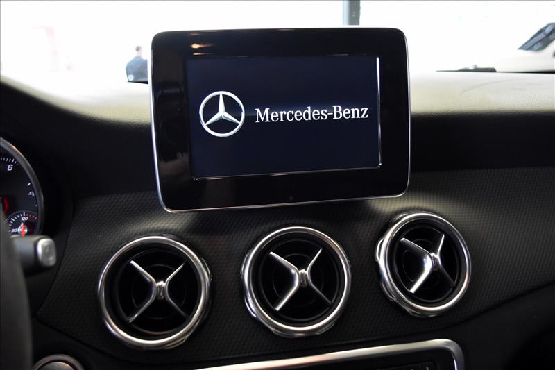 MERCEDES-BENZ GLA 200 1.6 CGI Style 7g-dct-8 - Loja de Veículos - 0