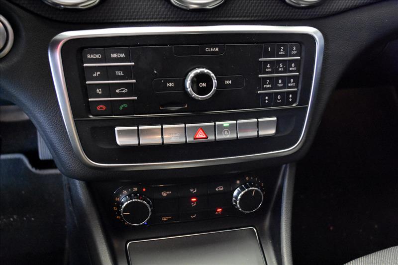 MERCEDES-BENZ GLA 200 1.6 CGI Style 7g-dct-9 - Loja de Veículos - 0