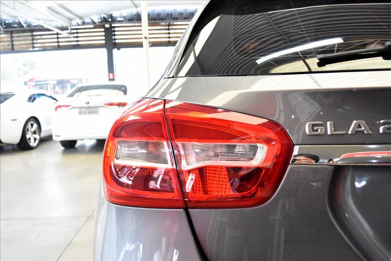 MERCEDES-BENZ GLA 200 1.6 CGI Style 7g-dct-15 - Loja de Veículos - 0
