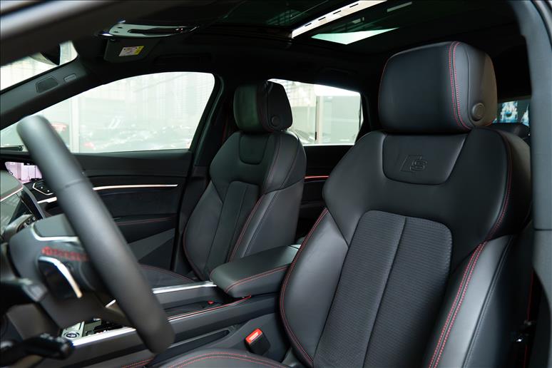 Audi-Q8 E-TRON-55 Launch Edition Quattro