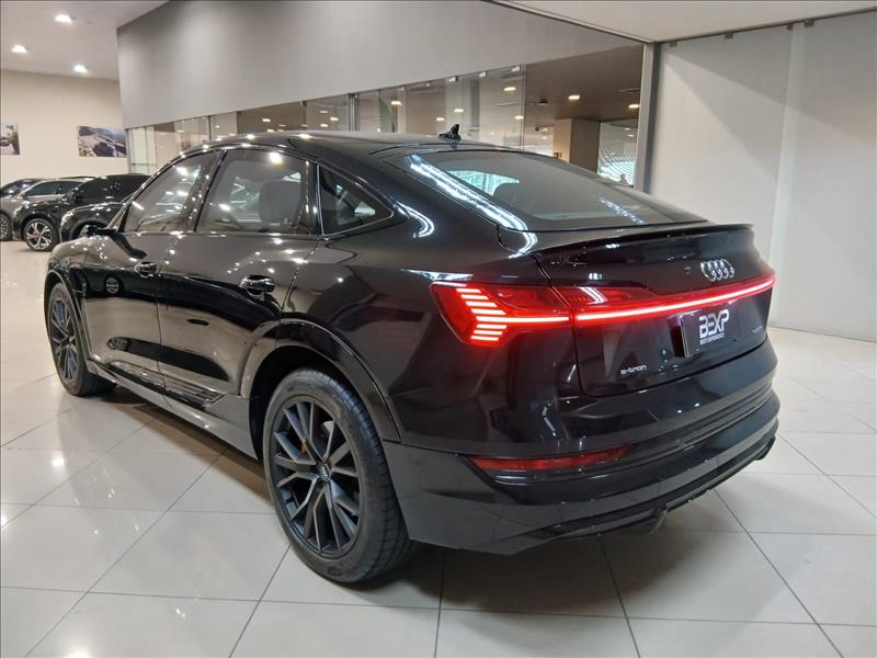 Audi-E-TRON-Sportback Performance Black Quattro