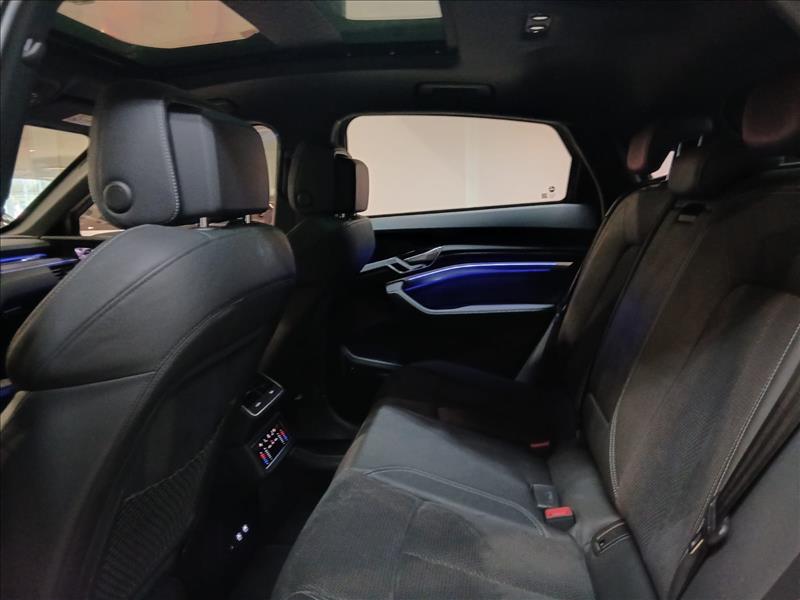 Audi-E-TRON-Sportback Performance Black Quattro