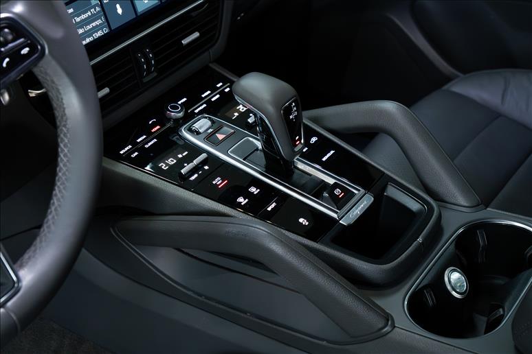 Porsche-CAYENNE-3.0 V6 Turbo 4WD