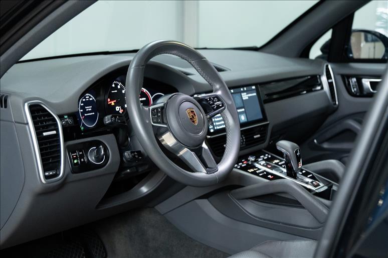Porsche-CAYENNE-3.0 V6 Turbo 4WD
