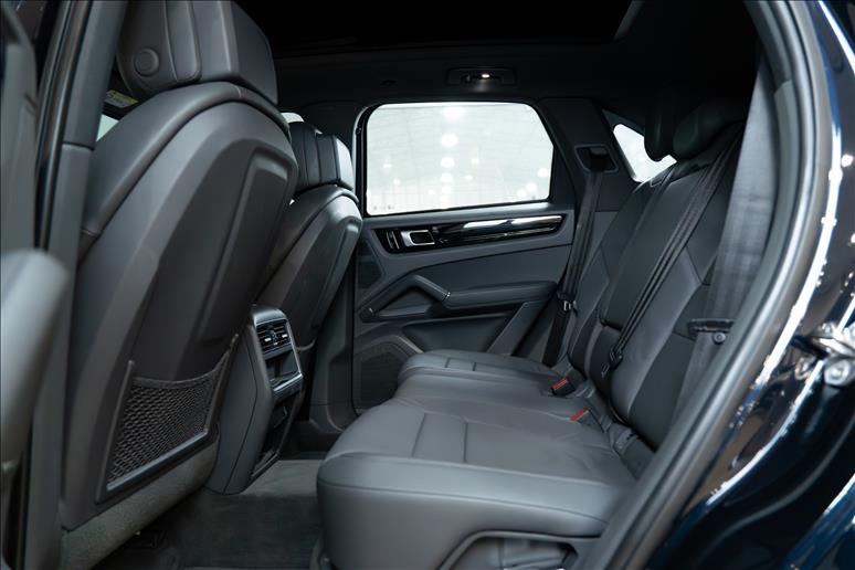 Porsche-CAYENNE-3.0 V6 Turbo 4WD