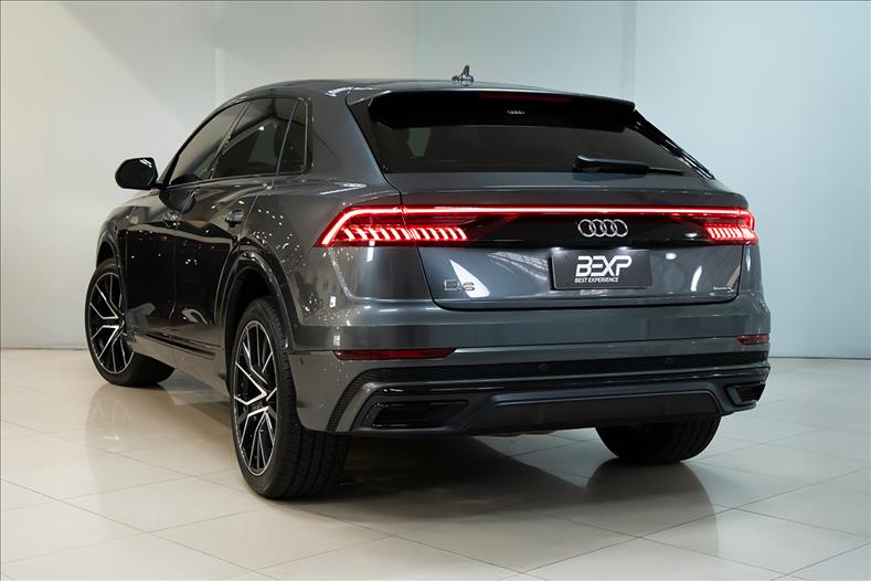 Audi-Q8-3.0 TFSI Performance Black Quattro