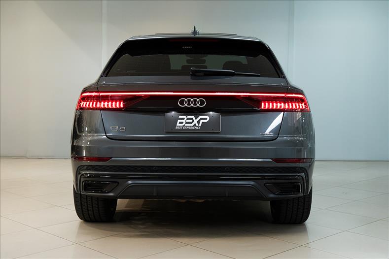 Audi-Q8-3.0 TFSI Performance Black Quattro