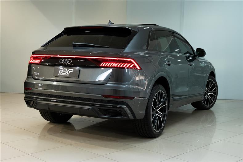 Audi-Q8-3.0 TFSI Performance Black Quattro
