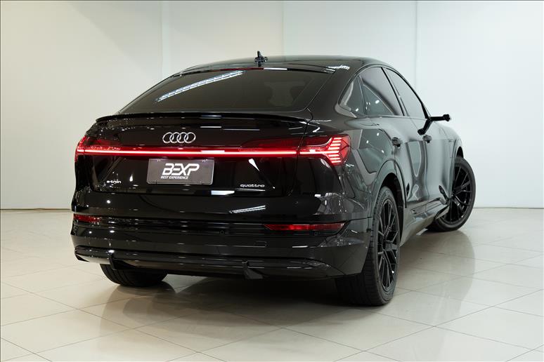 Audi-E-TRON-Sportback Performance Black Quattro