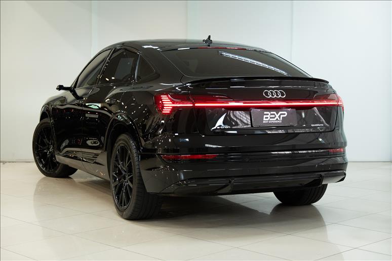 Audi-E-TRON-Sportback Performance Black Quattro