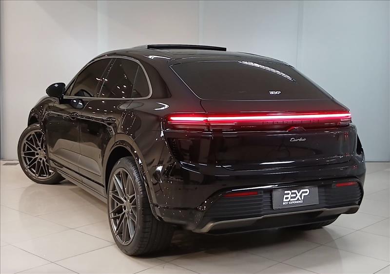 Porsche-MACAN-Turbo