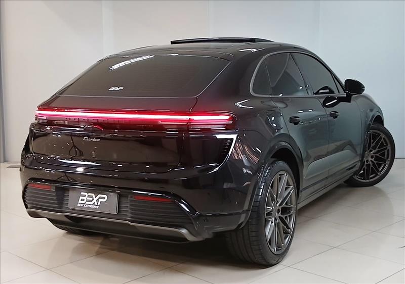 Porsche-MACAN-Turbo