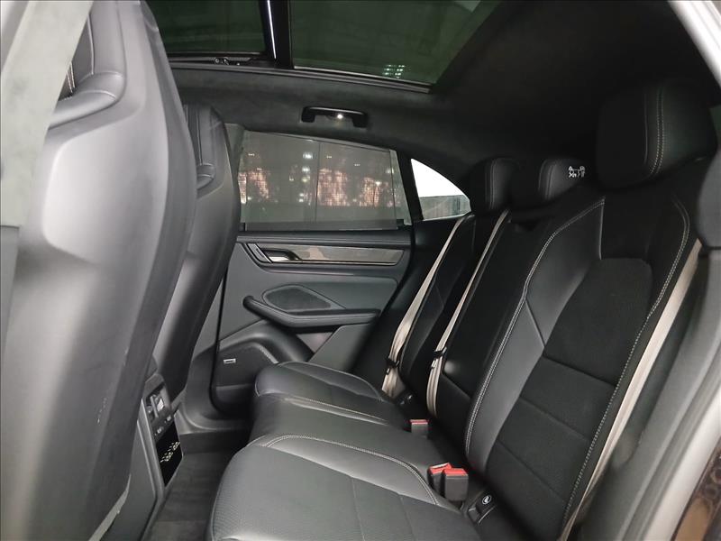 Porsche-MACAN-Turbo