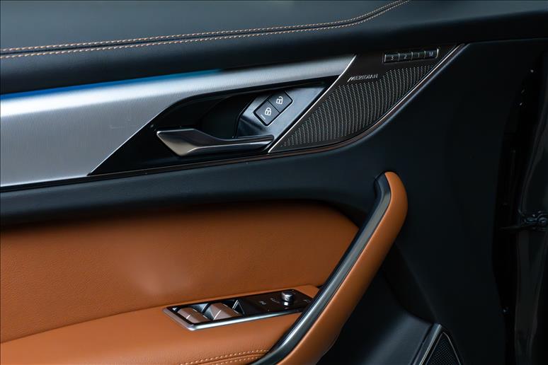 Jaguar-F-PACE-2.0 P400e Phev R-dynamic SE AWD