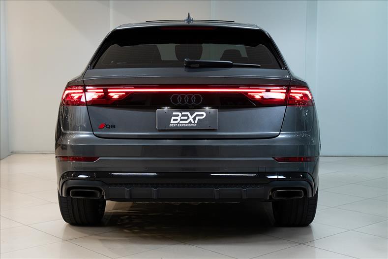 Audi-Q8-3.0 TFSI Performance Black Quattro